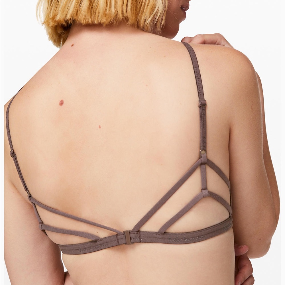NWT LuLuLemon Simply Strappy Bralette
A/B Cup